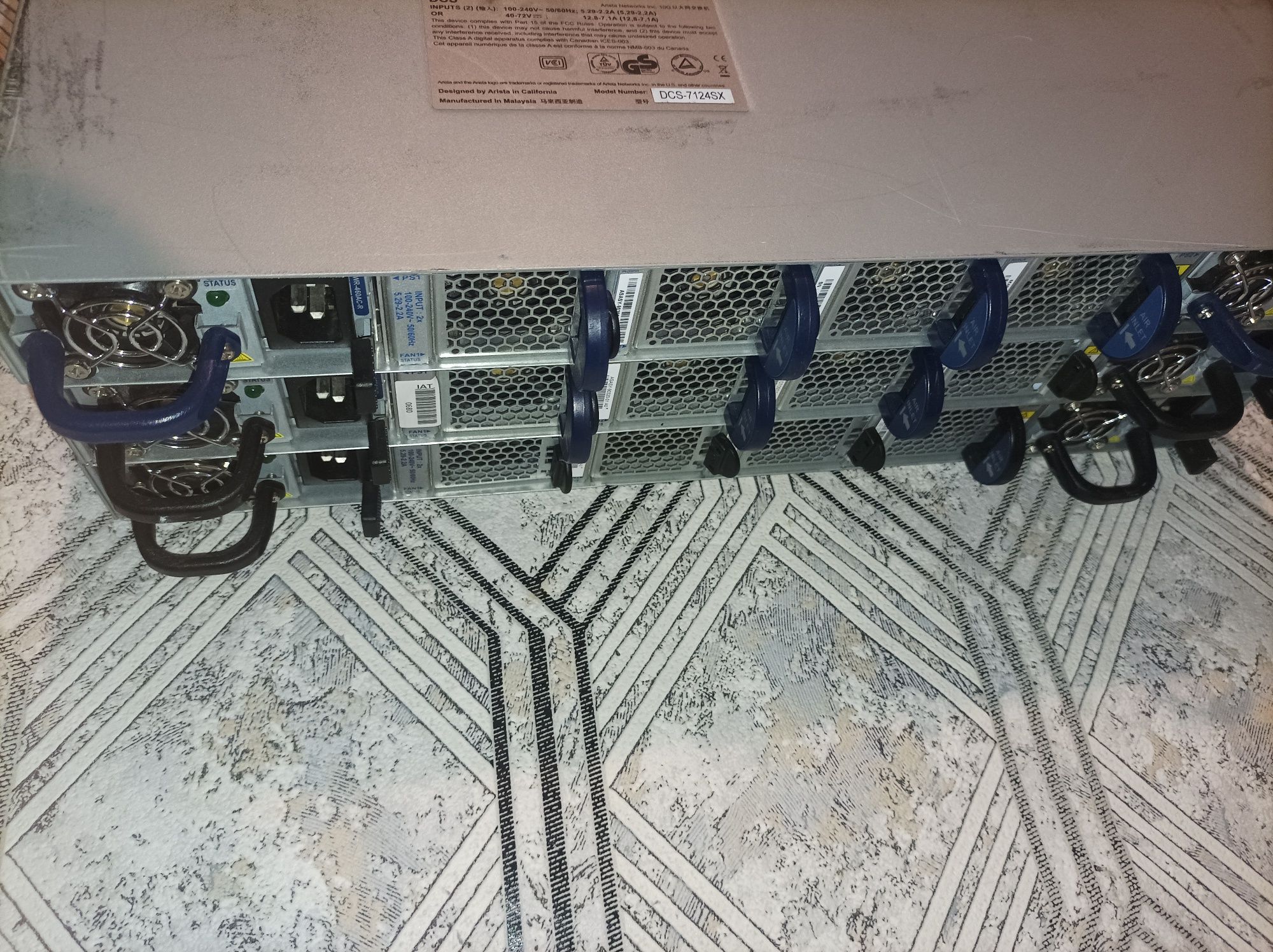Керовані комутатори Arista DCS- 7124SX.