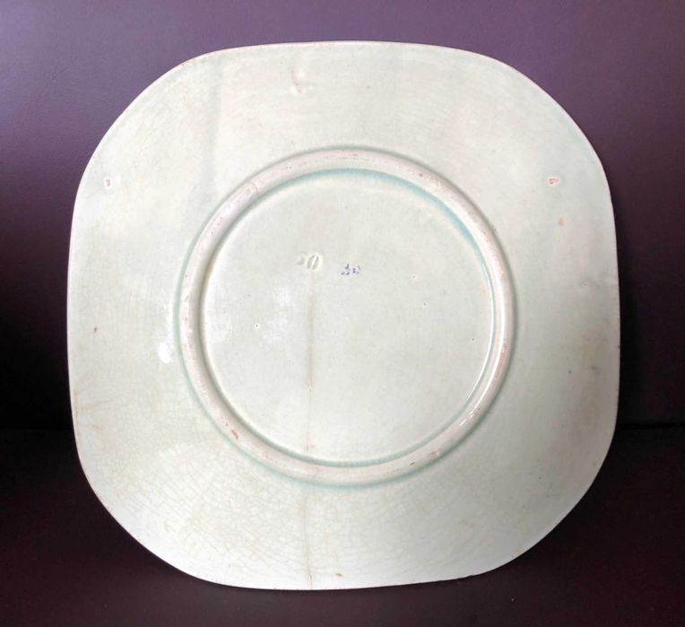 тарілка в стилі модерн