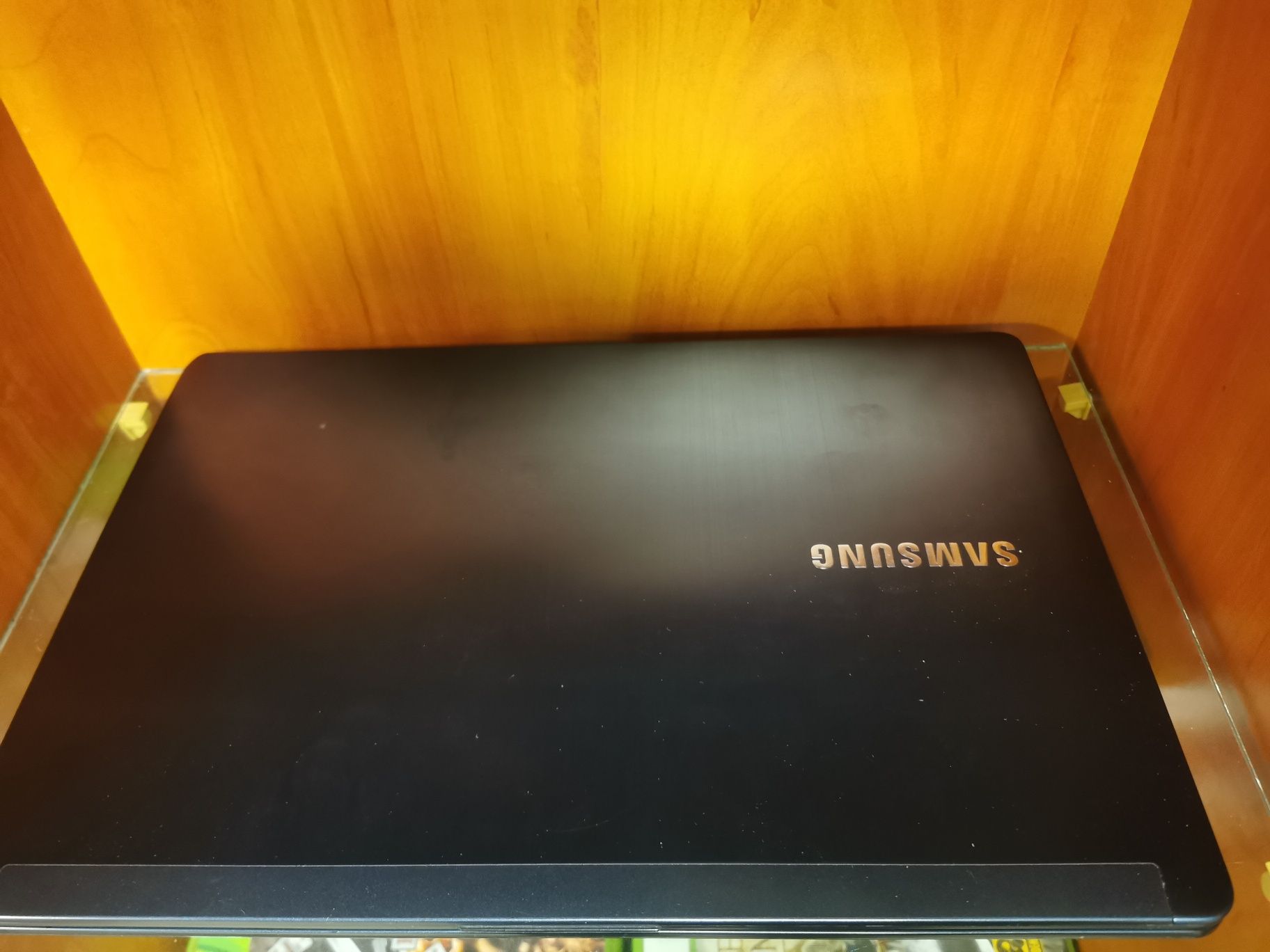 Laptop Samsung NP530U4E Win 10, i5, ssd 250, 8gb ram