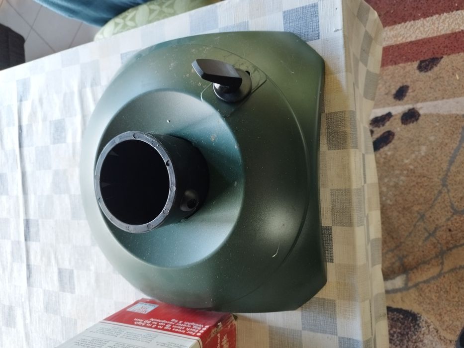 Plastikowy masywny stojak pod choinkę