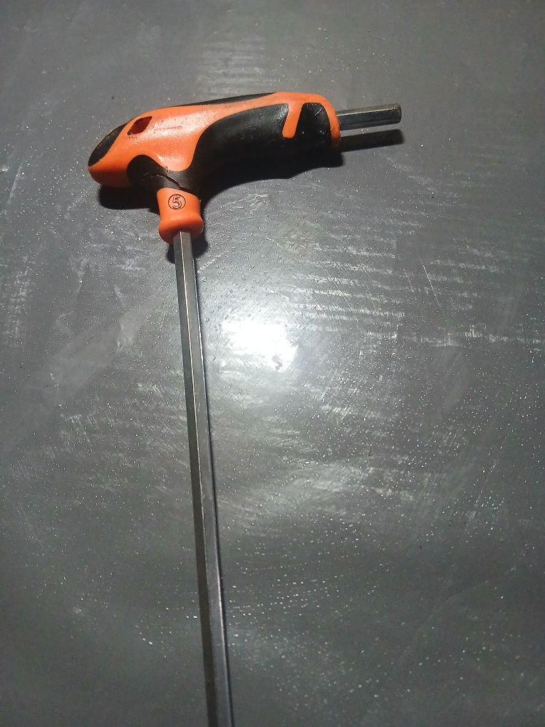 T-klucz imbusowy 5 mm z ergonomiczną rączką