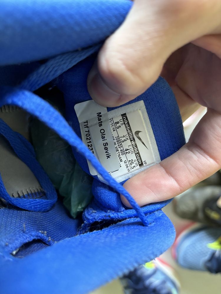 Кросівки 42 бігові asics nike