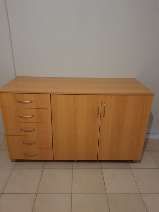 2 Moveis de arrumação simples e em bom estado
