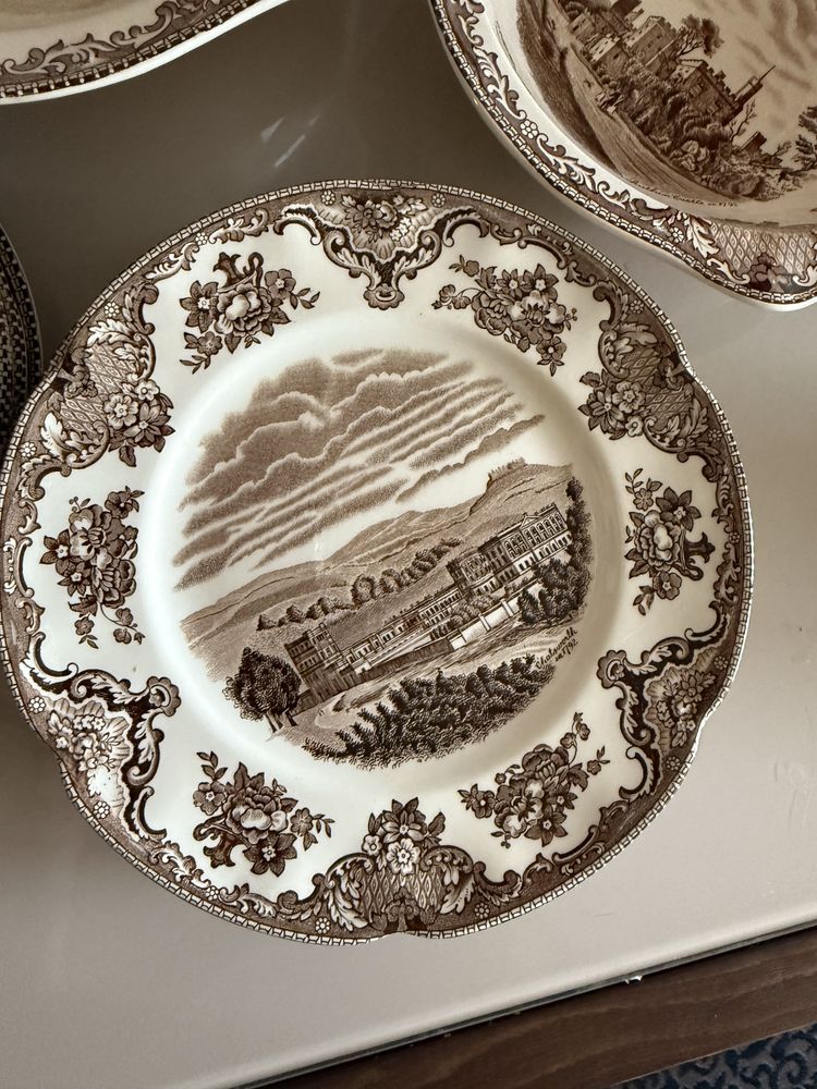 Продам сервиз тарелки, салатницы, масленица