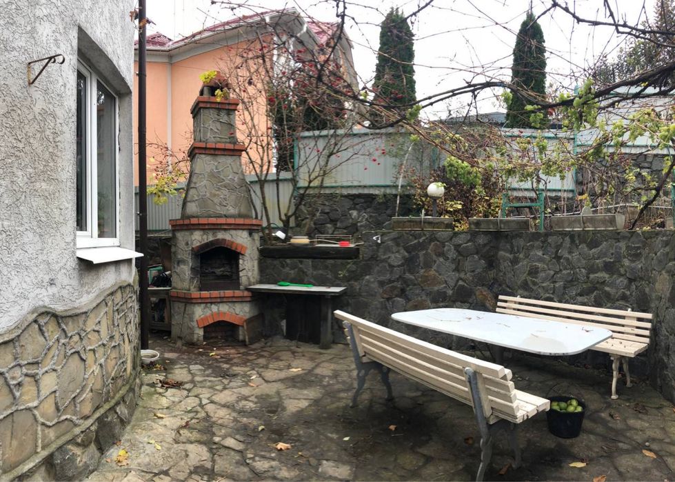 Будинок Автовокзал 1, 350 кв.м згаражем і комунікаціями