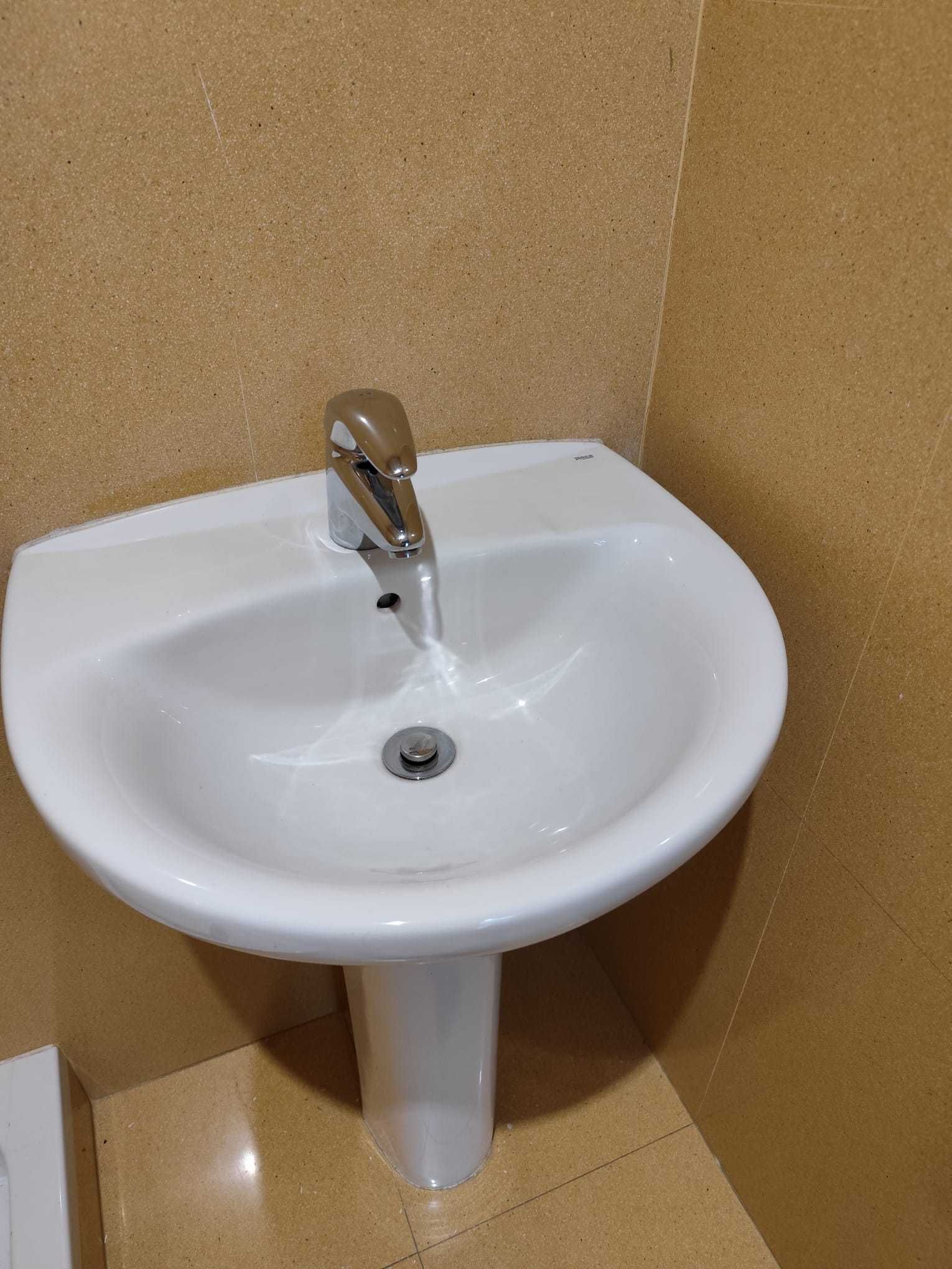 Lavatório de pé ROCA com Torneira ROCA