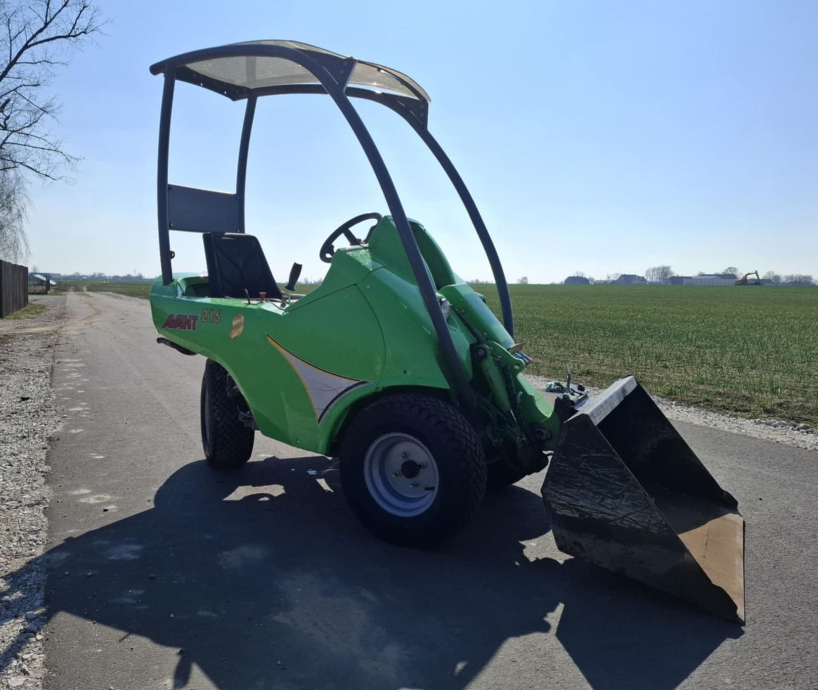 Miniładowarka Przegubowa Avant 216