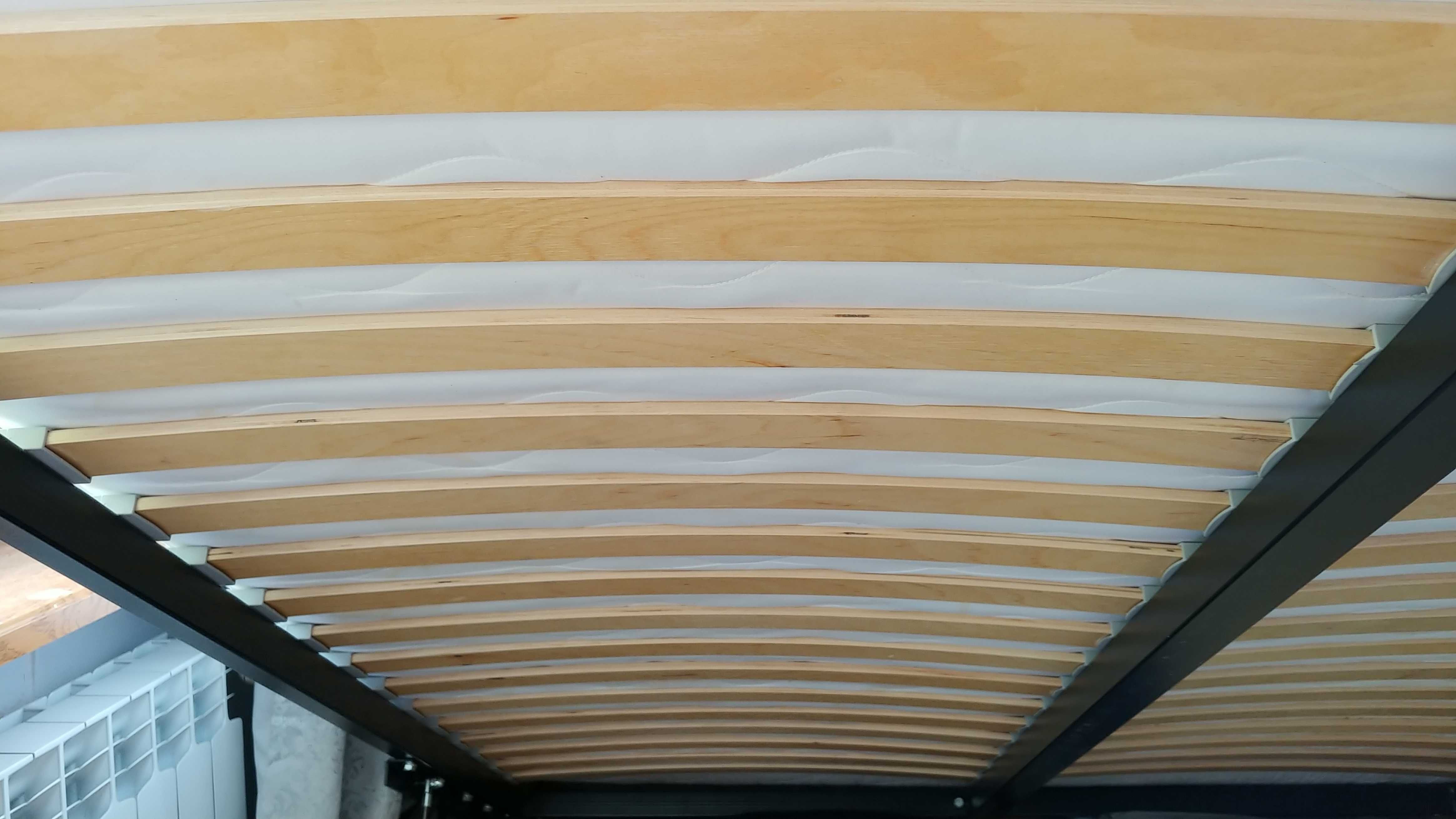 Łóżko 150x200 panelowe wezgłowie, metalowa konstrukcja, duży pojemnik
