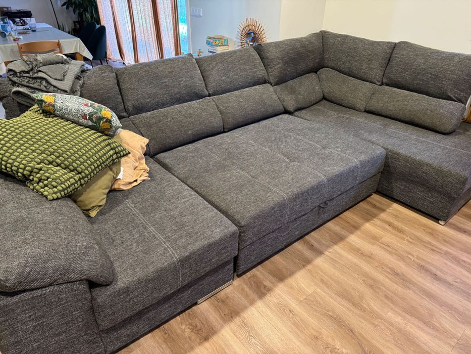 Sofá em U com puffs