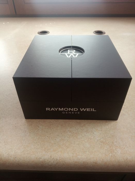 Eleganckie etui do zegarka Raymond Weil