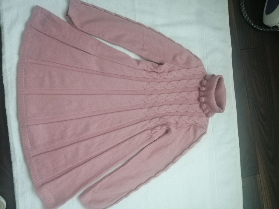 Sukienka sweterkowa dziewczęca rozmiar 128/134