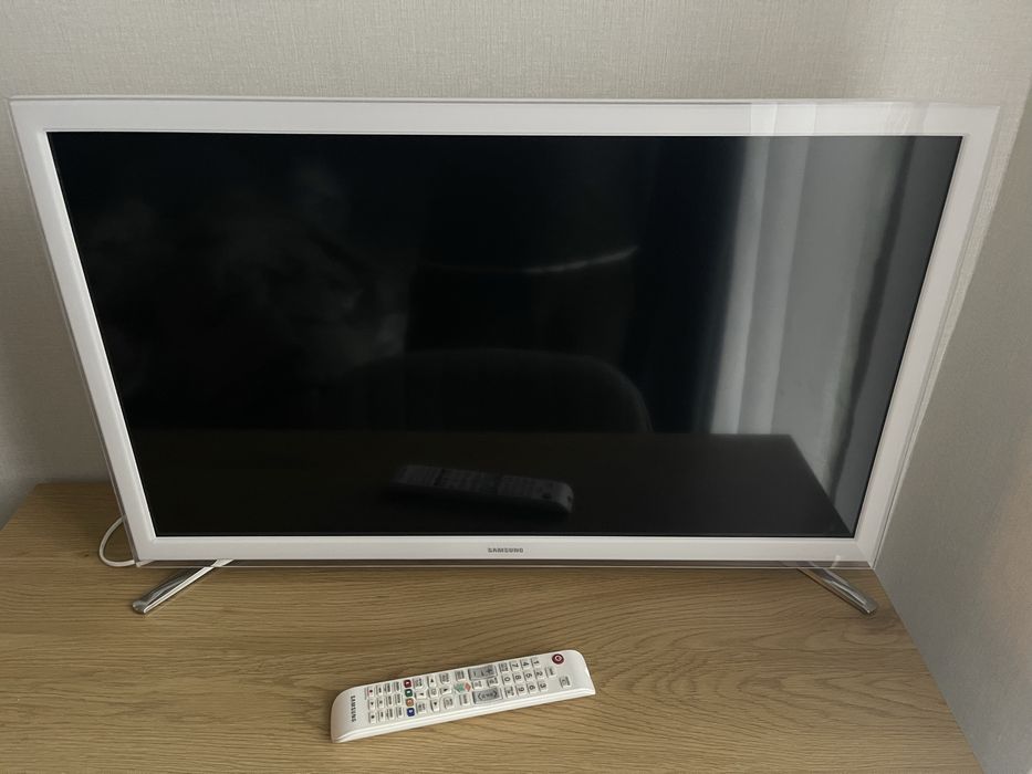 Продам телевизор Samsung 32 дюйма /UE32F4510AK/smart/wifi