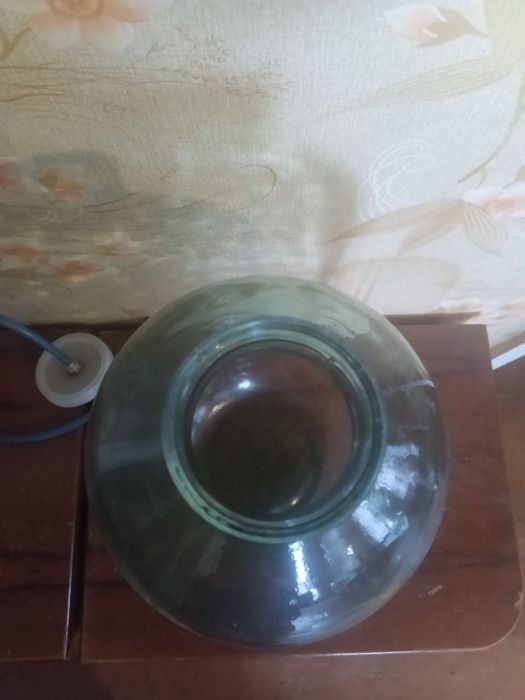 Банка 10 литров.