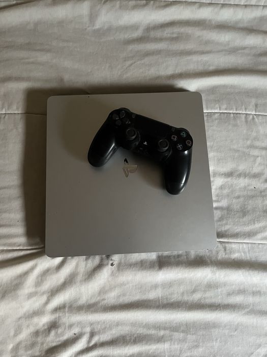ps4 slim com comando