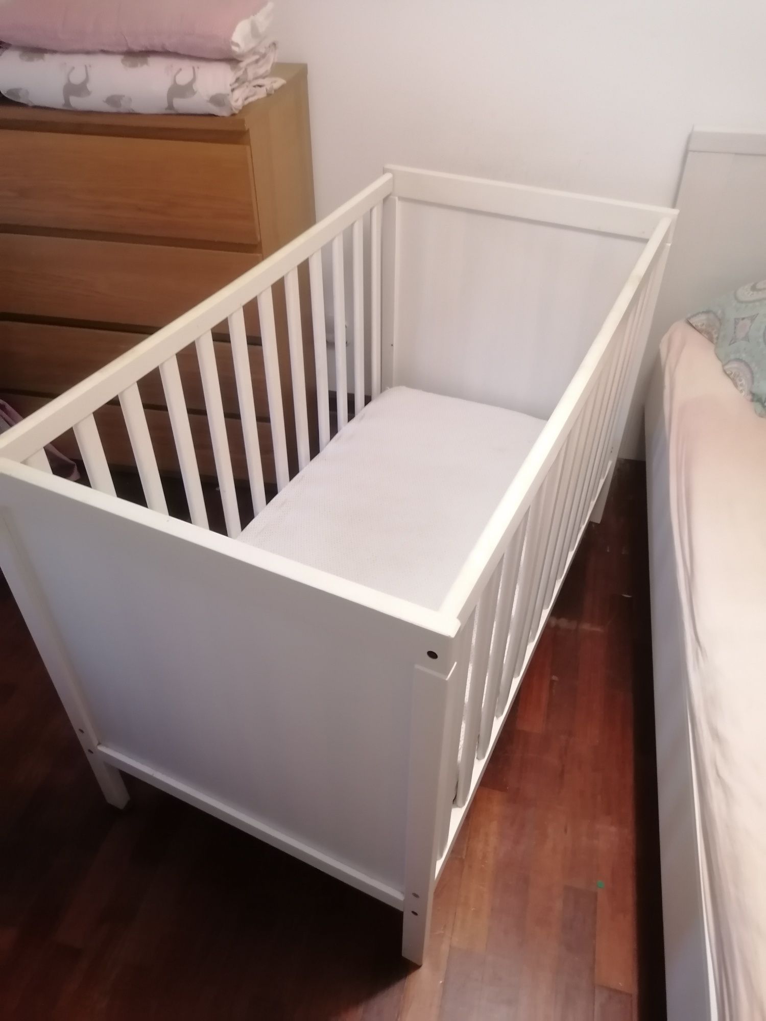Berço IKEA com colchão