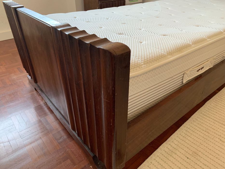 Cama solteiro Art Deco com colchão Pikolin
