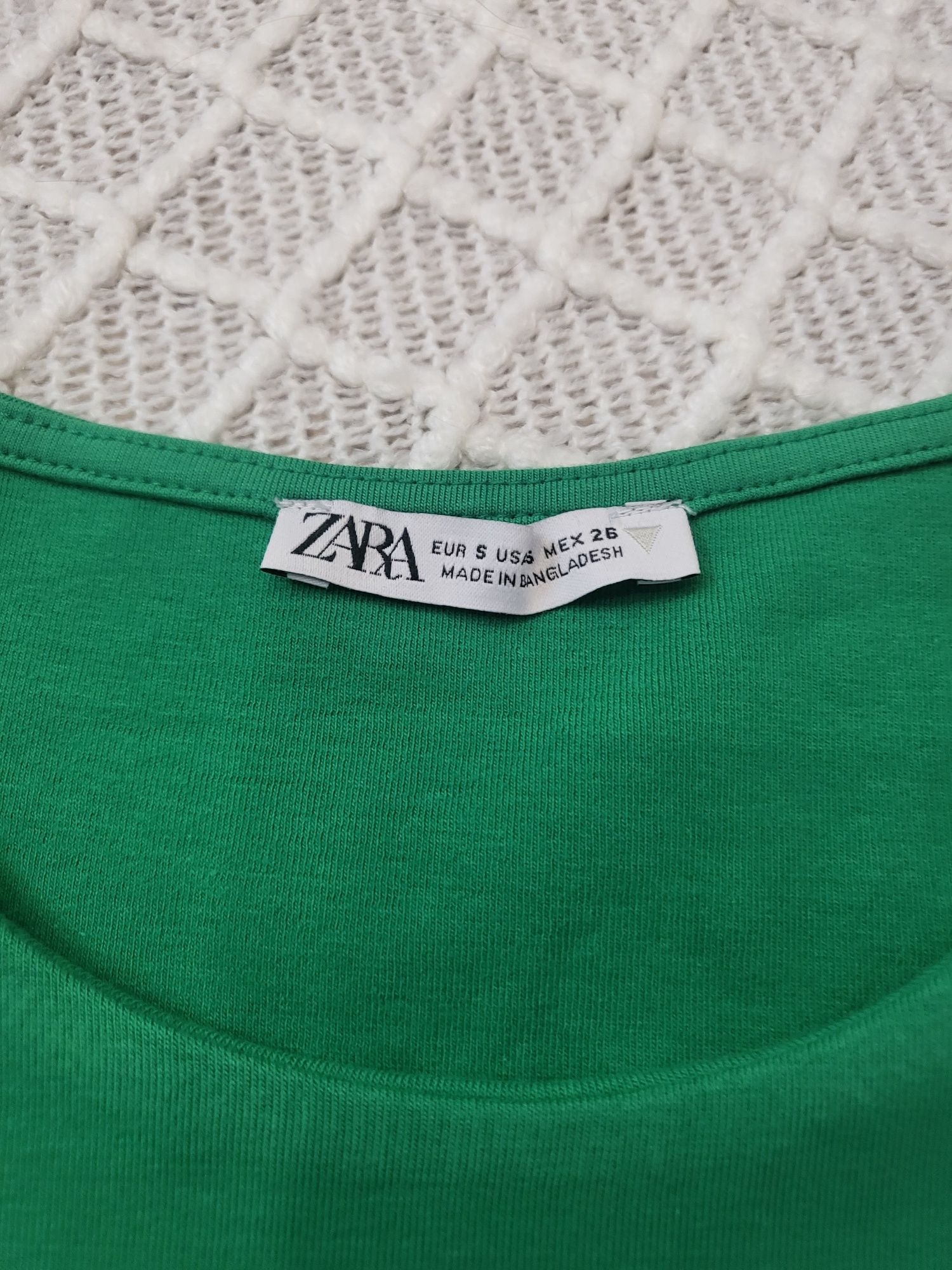 Зеленое сочное мини платье майка Zara р. Xs-s
Длина 80см
Грудь 31-43см