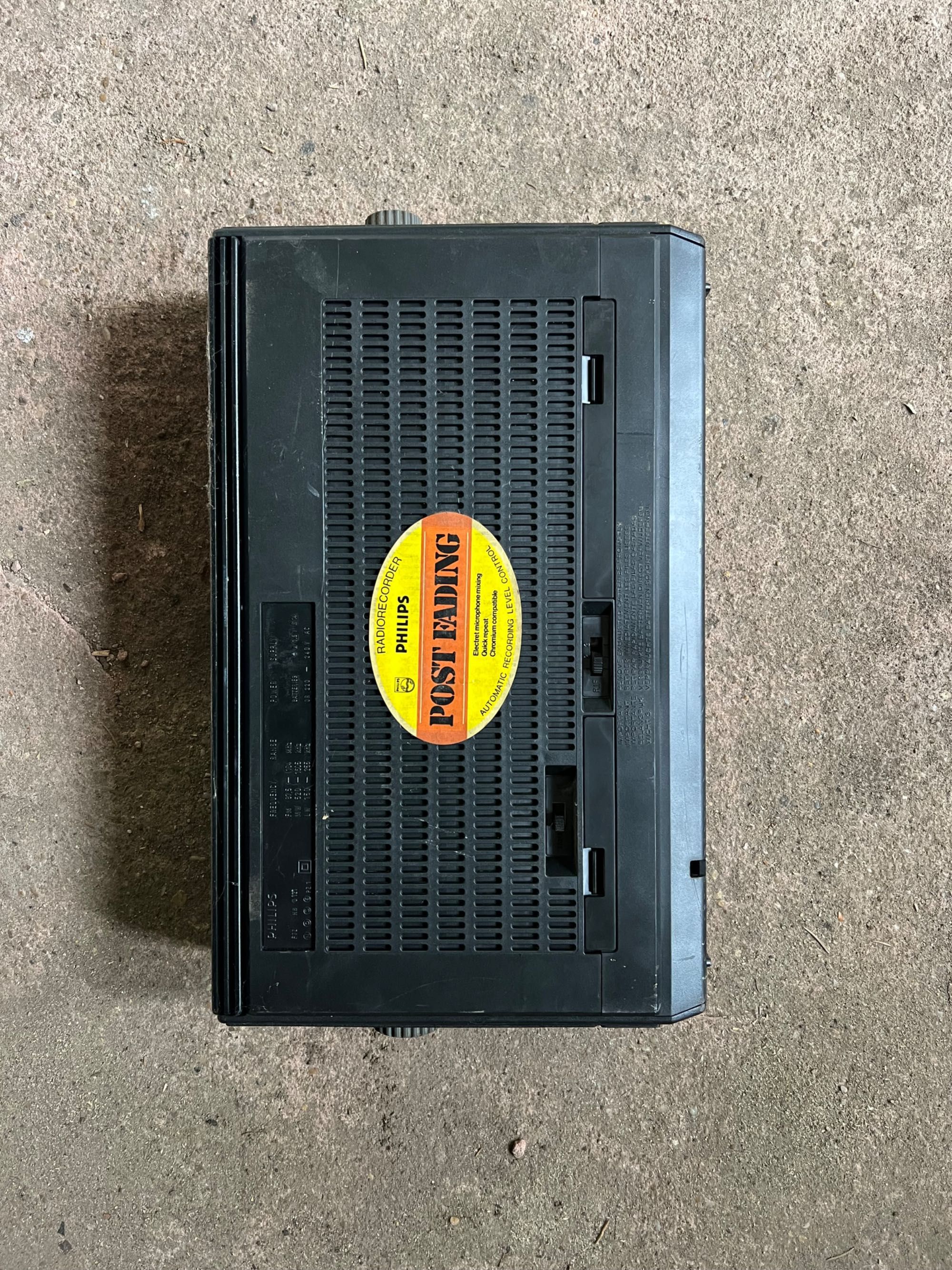 Stary radioodtwarzacz kasetowy retro Philips