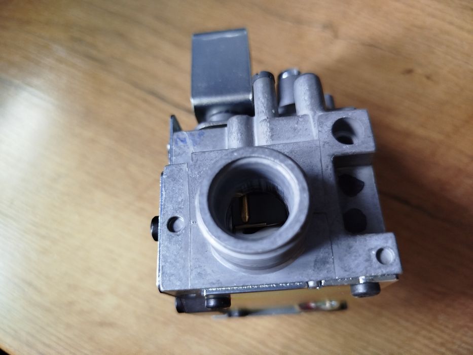 Zawór gazowy kotła Ariston