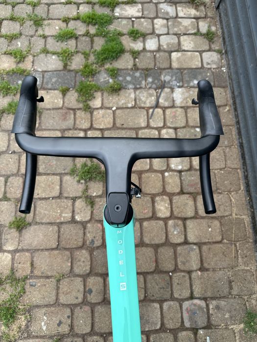 Nieużywana rama szosowa Hygge z osprzetem