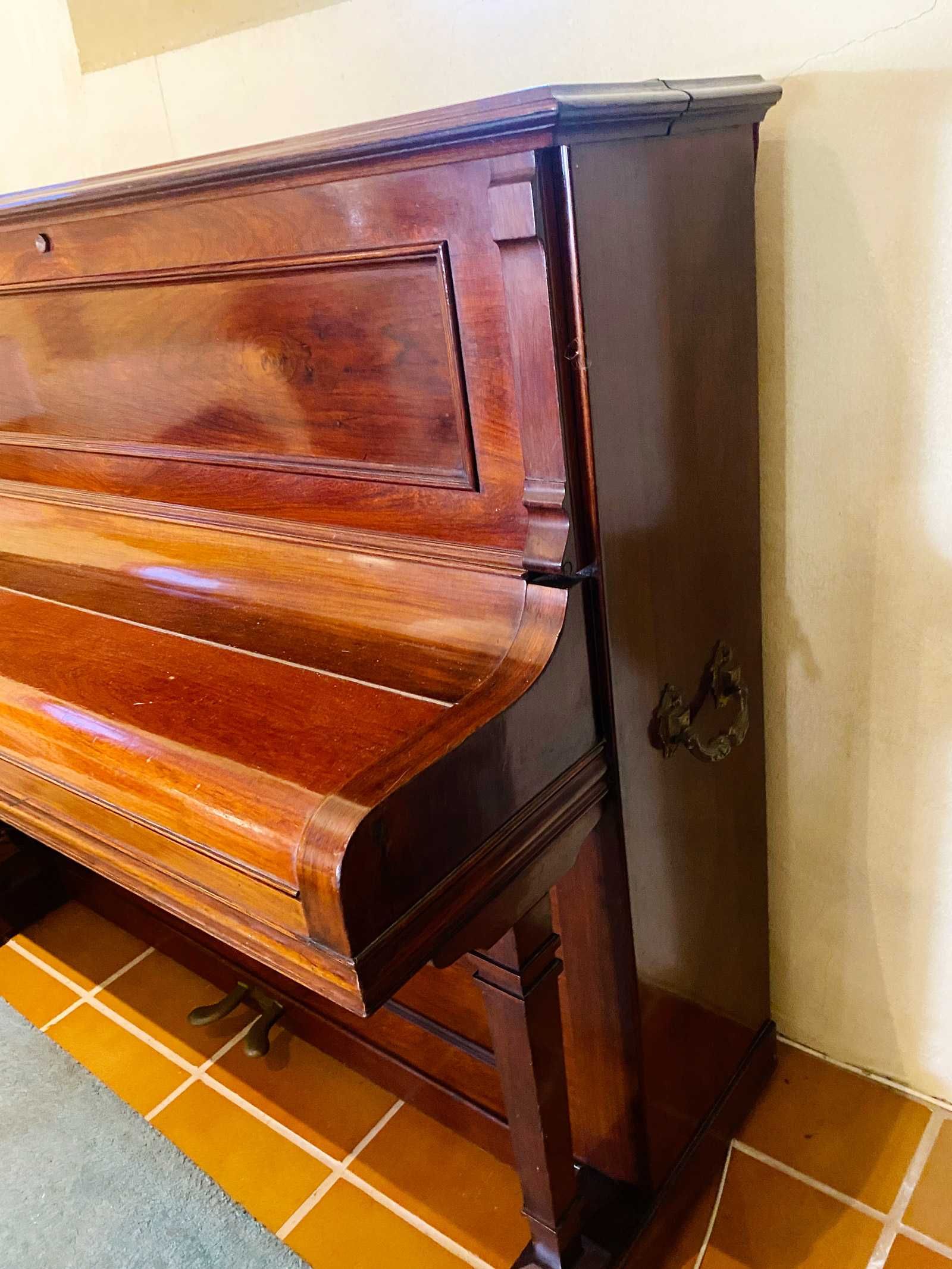 Piano Vertical Boisselot – Elegância e História num Só Instrumento!