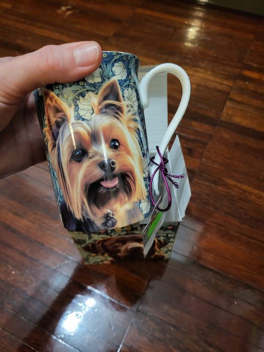 Kubek z psem Yorkiem, nowy z metką, w pudełku