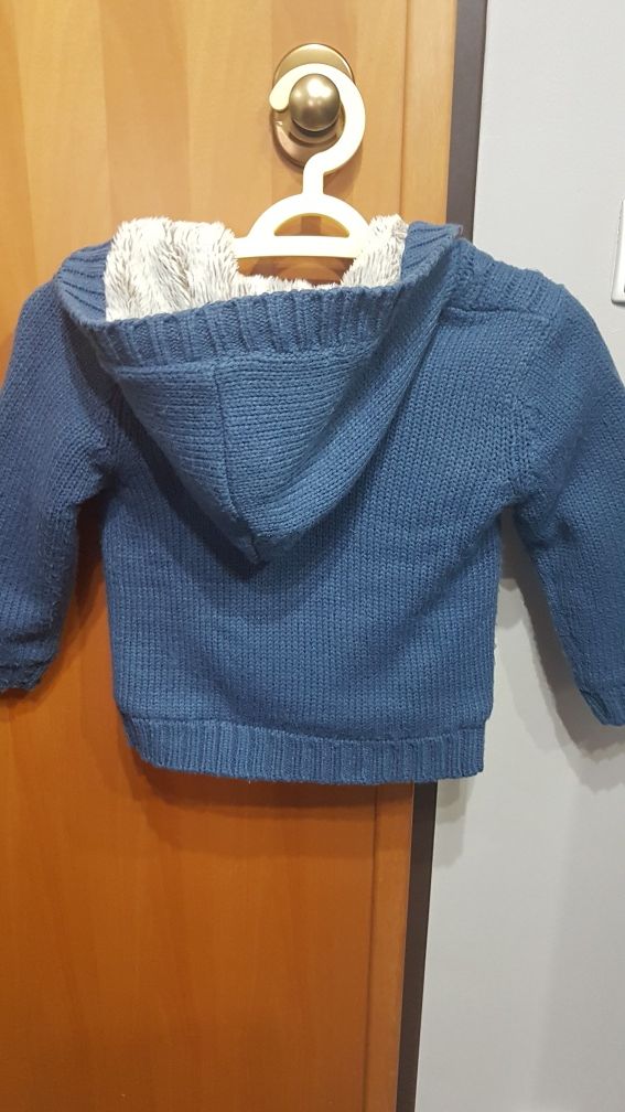 Sweter z futerkiem ciepły granatowy rozmiar 116 cm guziki