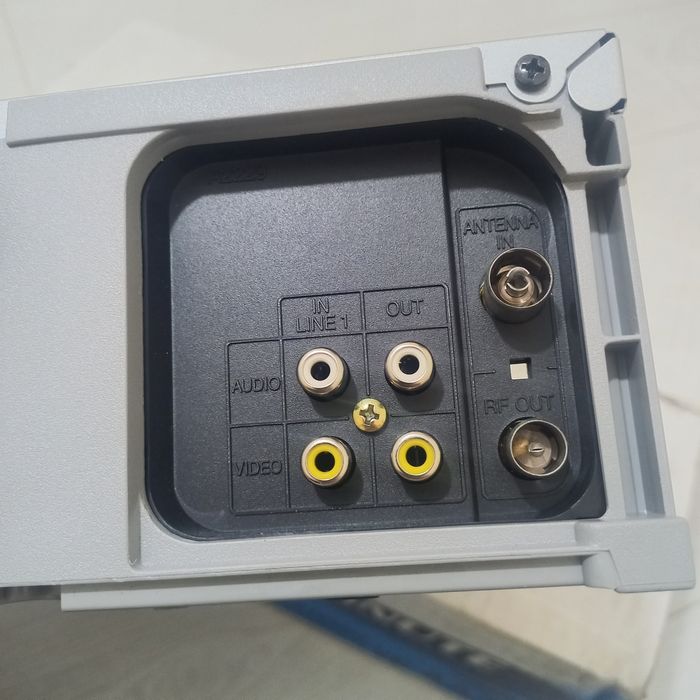 SHARP ретро відеомагнітофон касетний