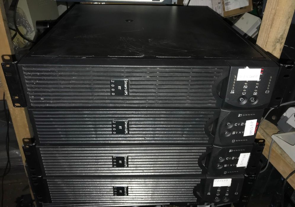 Бесперебойник APC Smart-UPS RT 2000 (SURT2000XLI) Rack Mount