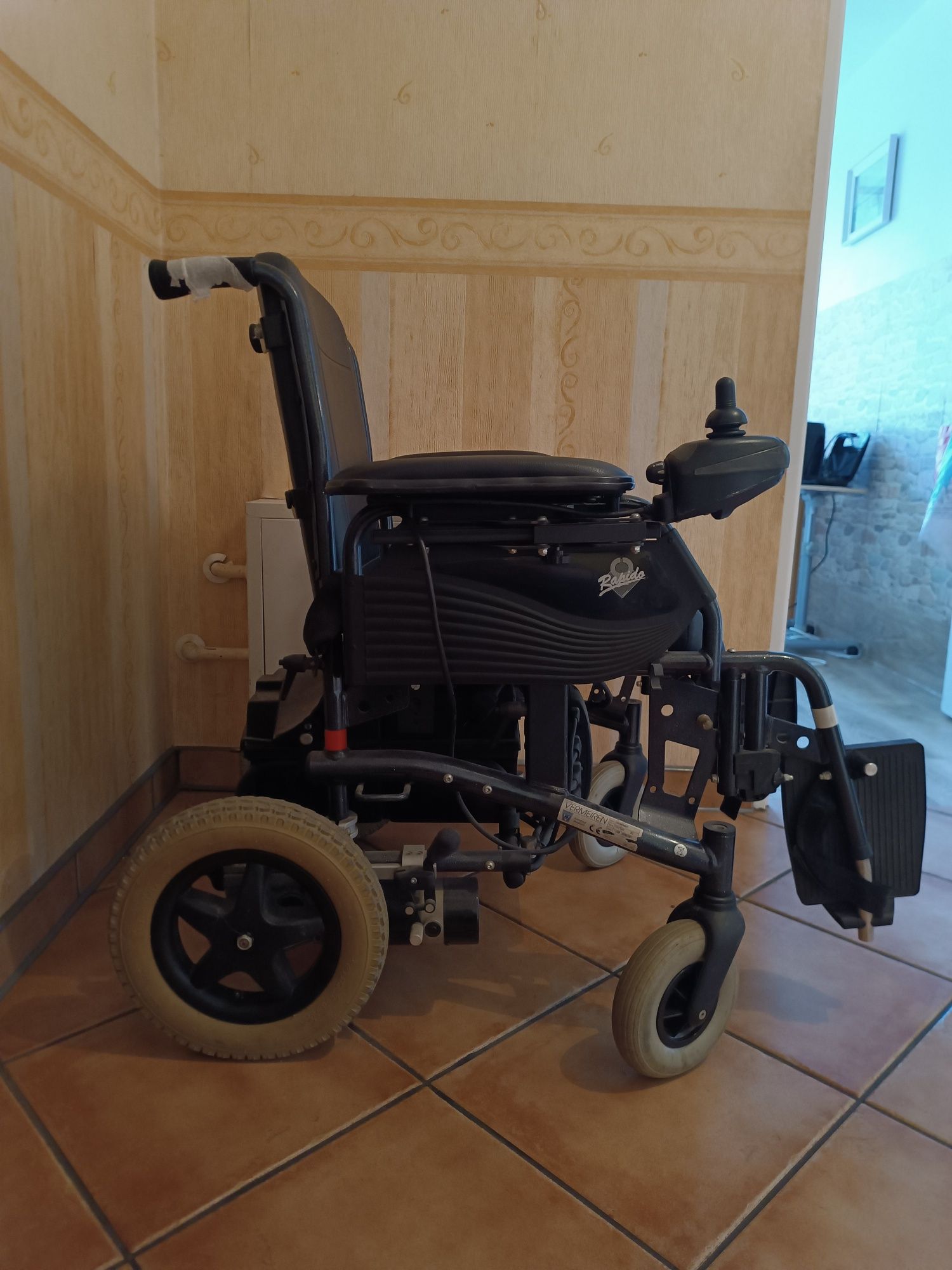Wózek inwalidzki elektryczny