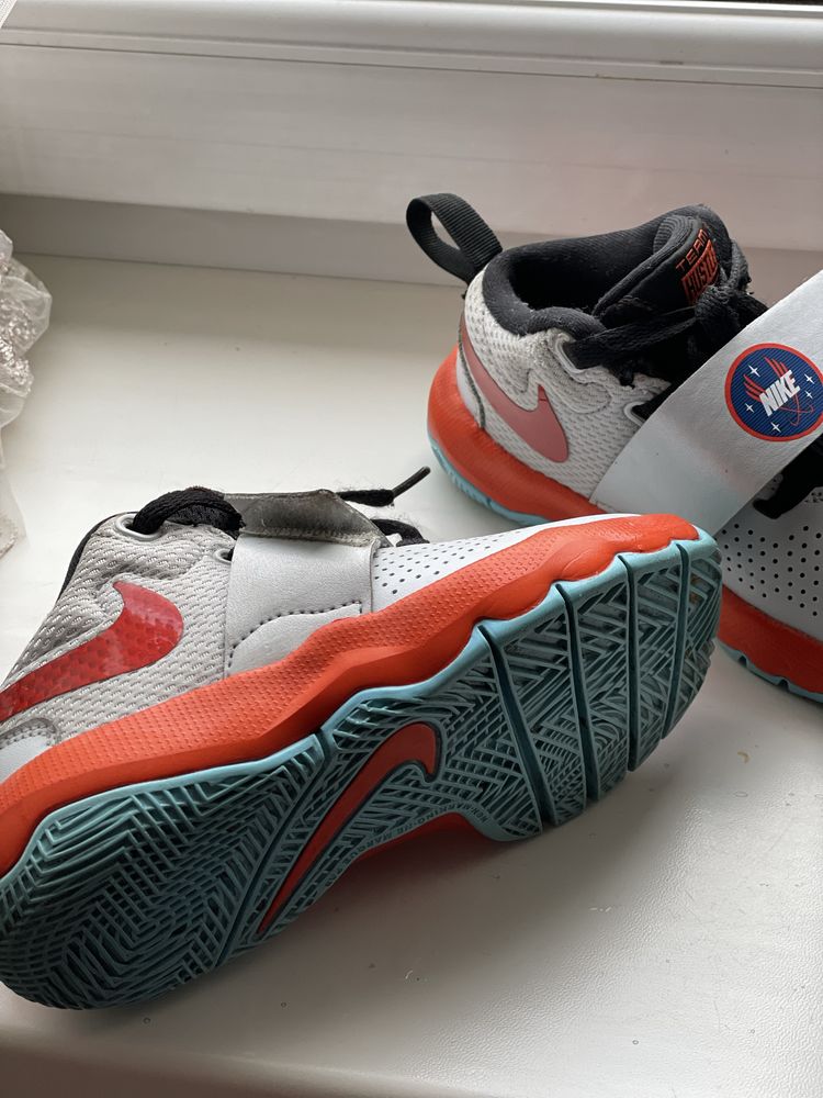 кросівки nike team hustle d8