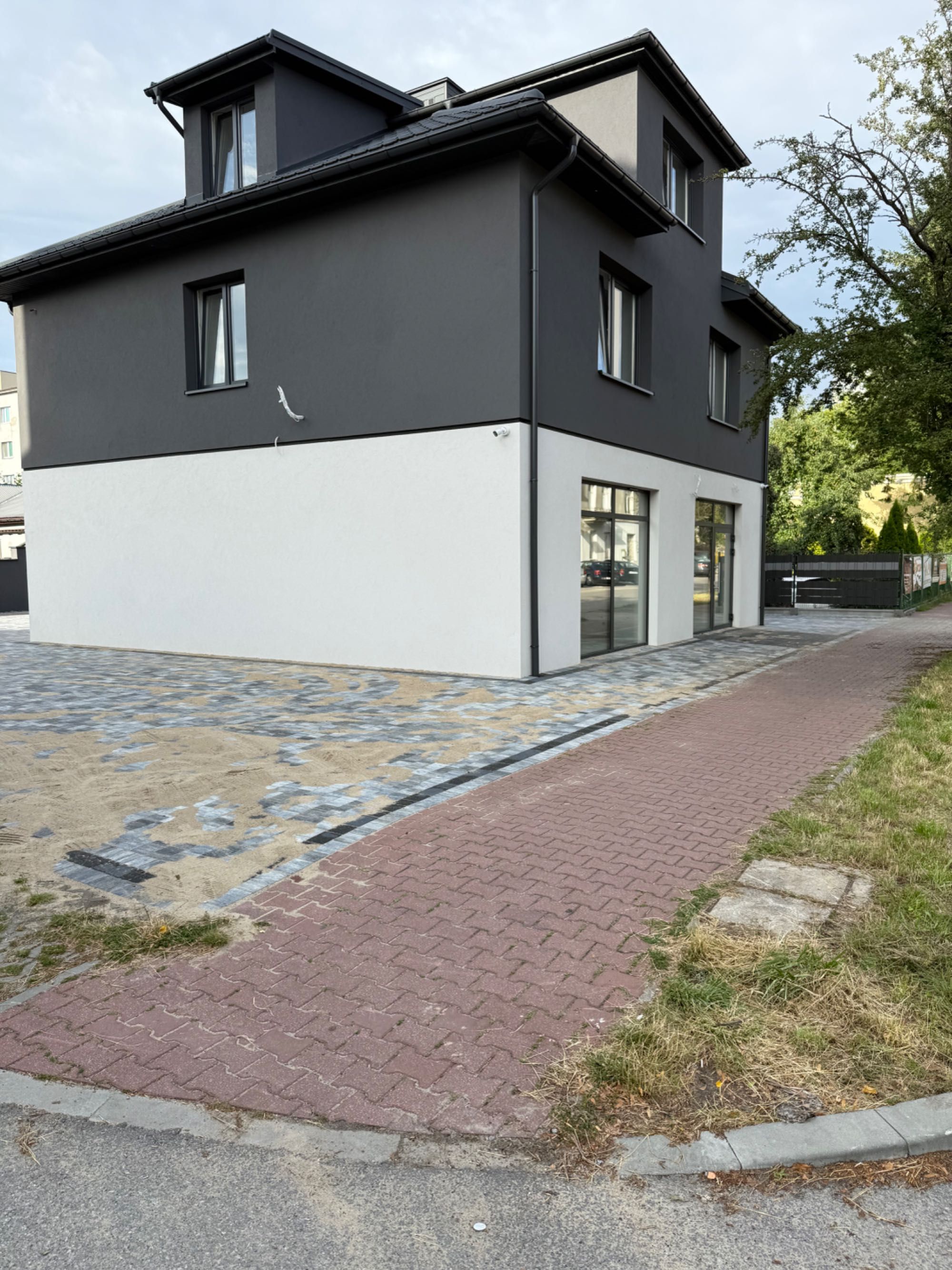 Lokal  handlowy uslugowy 75 m wysoki standard, centrum ostrowca
