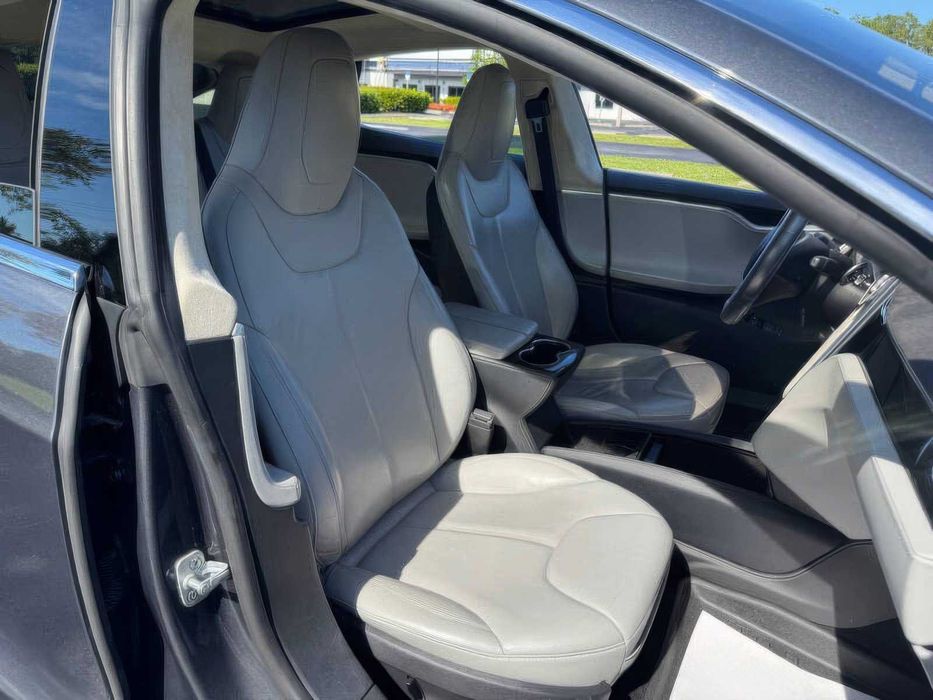 Tesla Model S 85D      2015