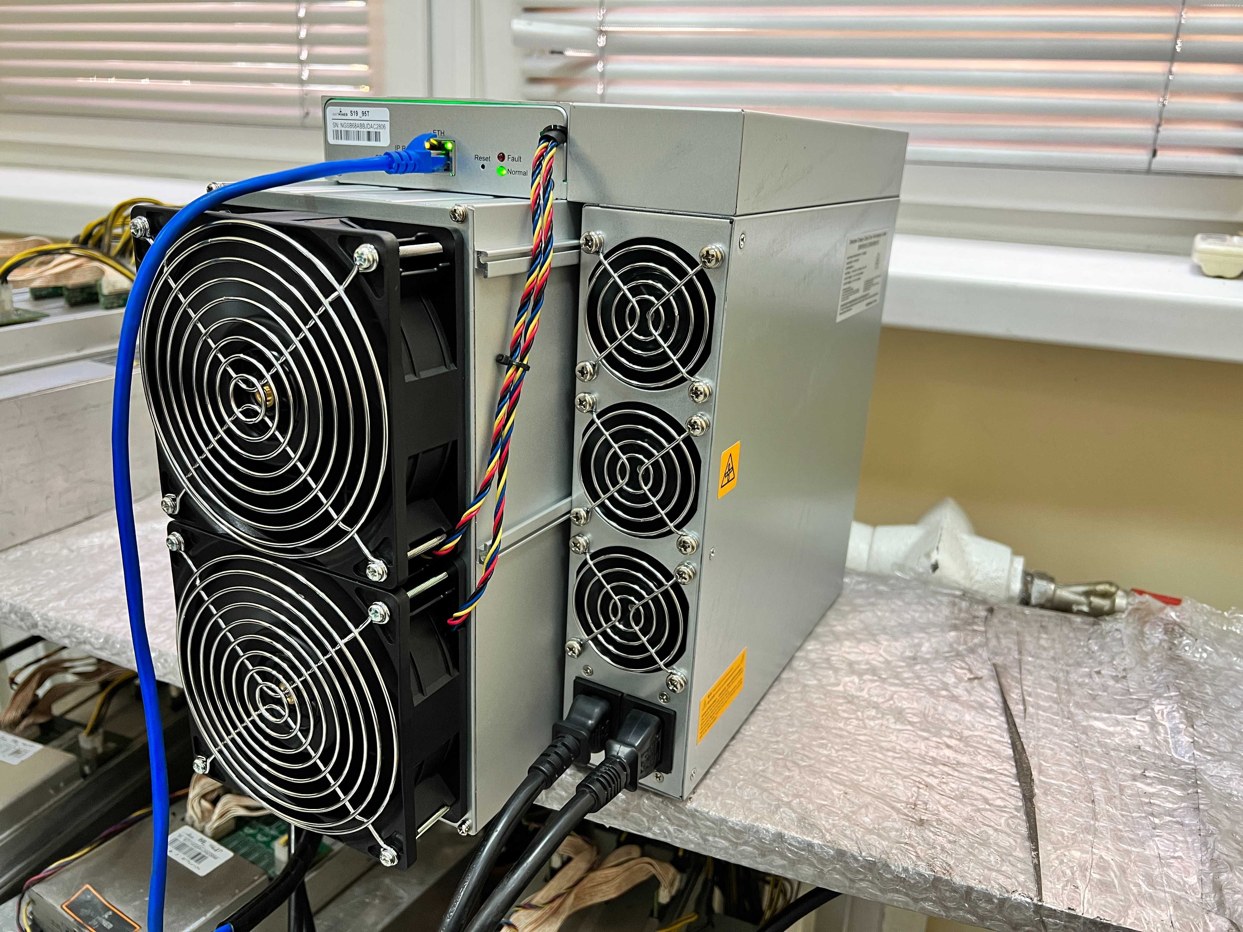 Б/в Майнери Asic Bitmain Antminer S19j Pro 100 Th (126 ч) 3100 Вт