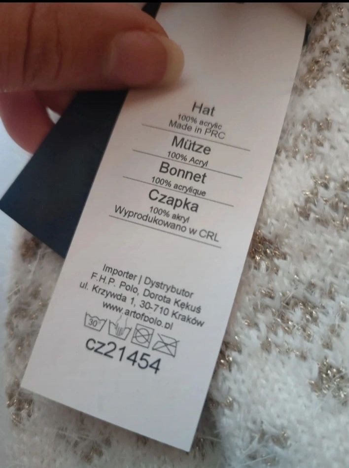 Czapka świąteczna biało złota w śnieżynki z pomponem
Wymiary:
s