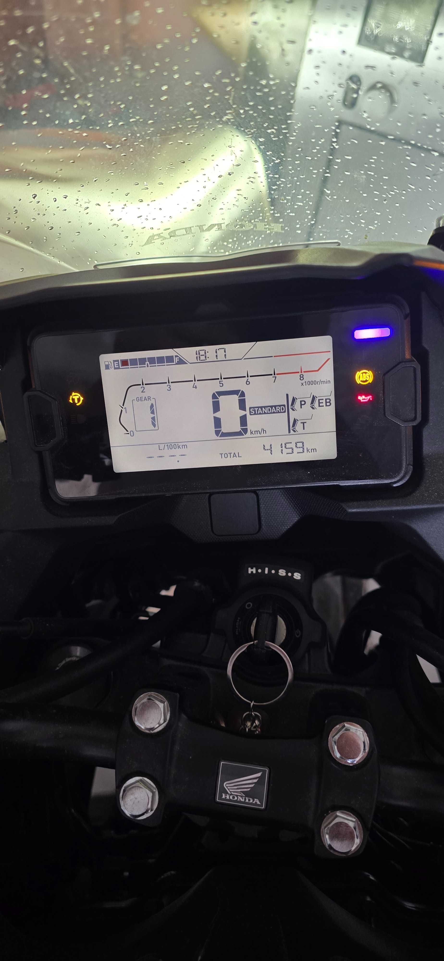 Mota nc750x  4000 km caixa manual crosh bars ,protetor de maos .