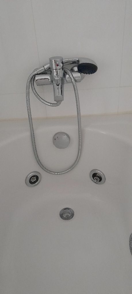 Bidé com torneira Dibagio e torneira banheiro duche