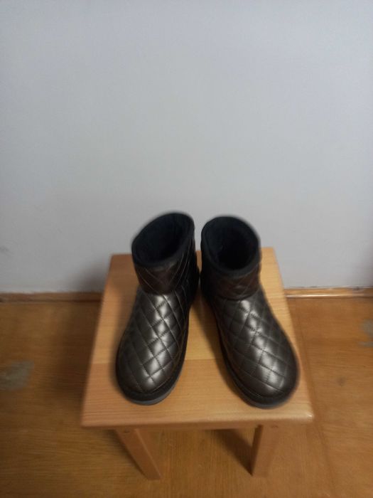 Взуття зимове  уггі жіночі