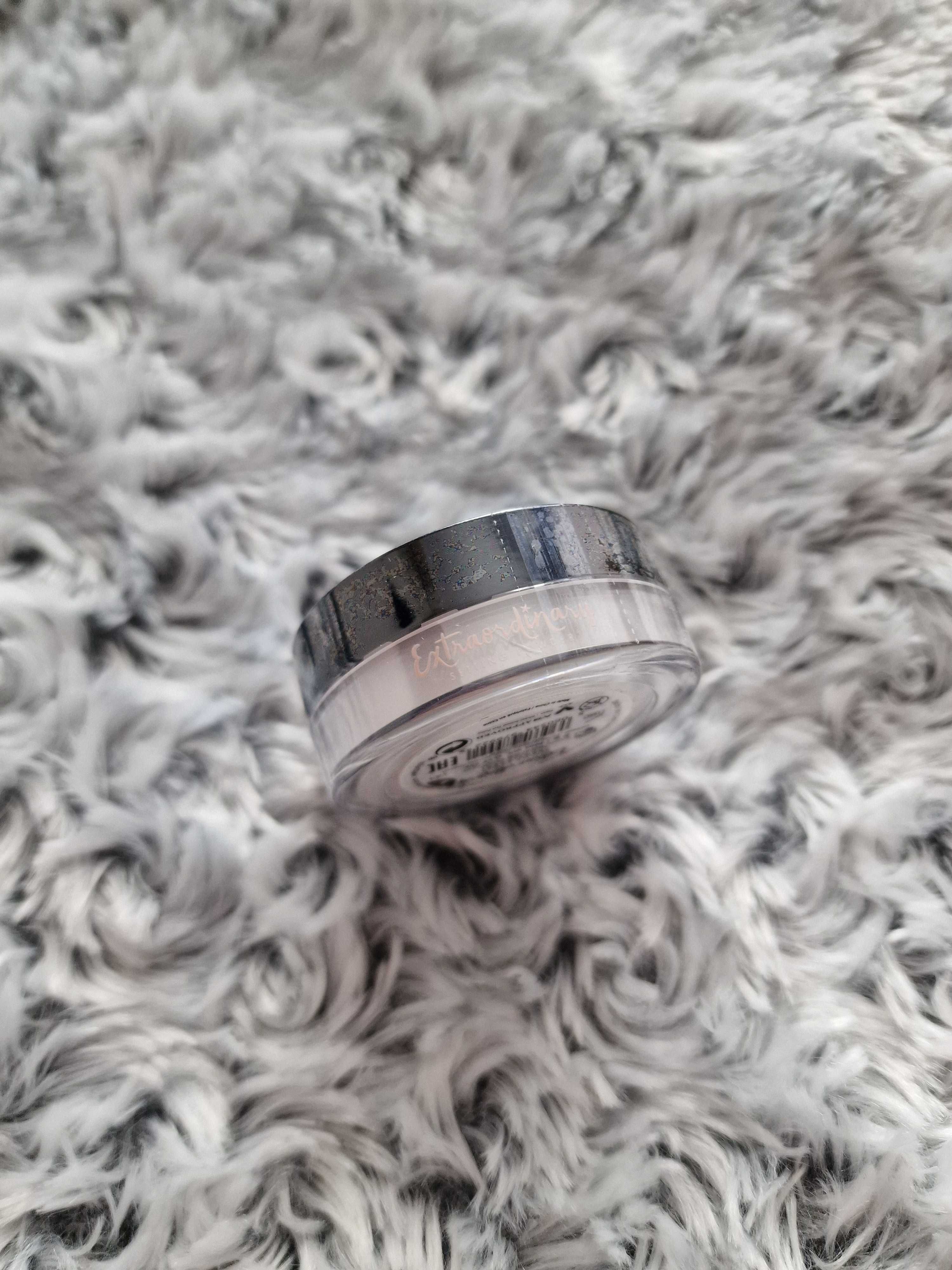 Sypki puder do twarzy Extraordinary Setting Powder Ciate London