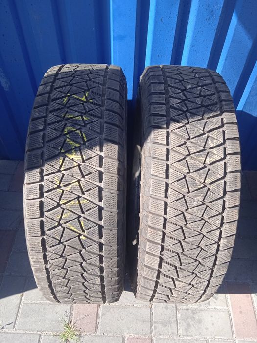 Шины зима 245.70.17 Bridgestone Blizak DMv2, Japan,8mm,22p.