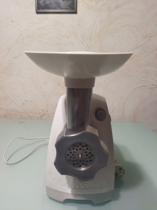 Електрична м'ясорубка Moulinex