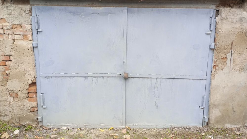 Продам , кирпичный гараж