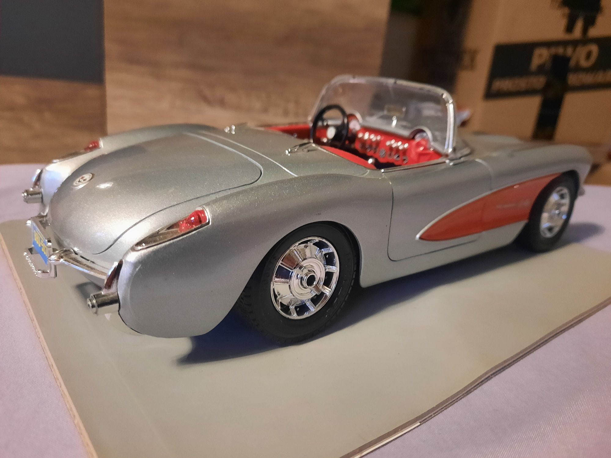 Samochód Kolekcjonerski Chevrolet Corvette California Bburago 1:18