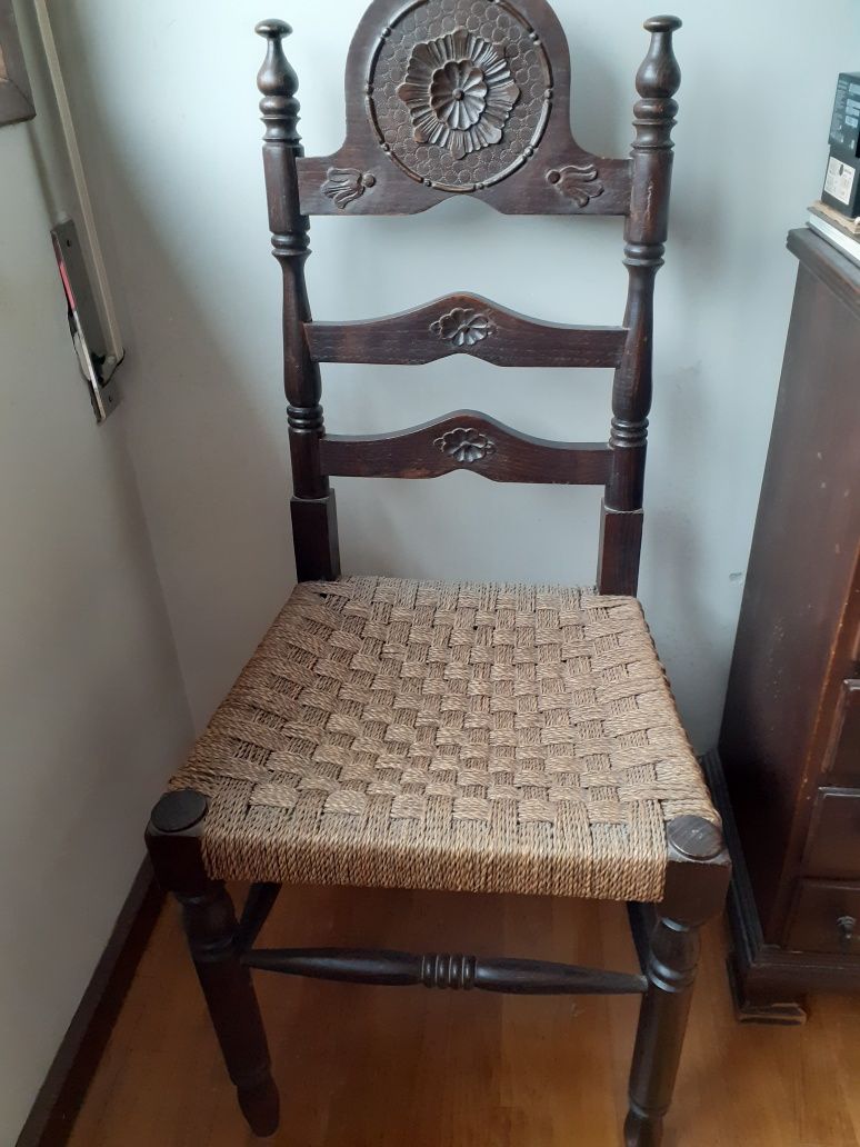Cadeira madeira e palhinha