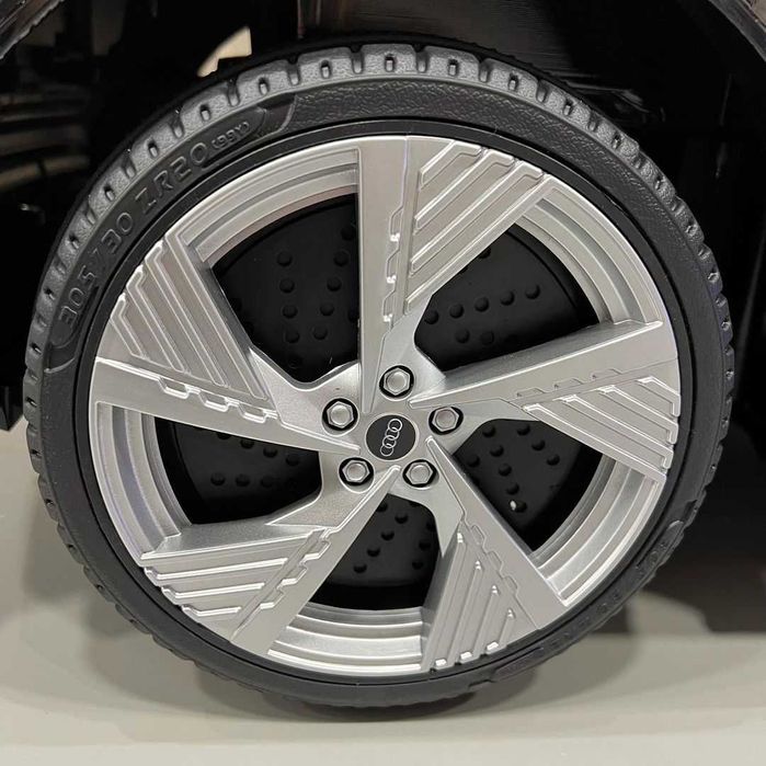 Samochód elektryczny dla dziecka AUDI E-tron 4x4 na akumulator