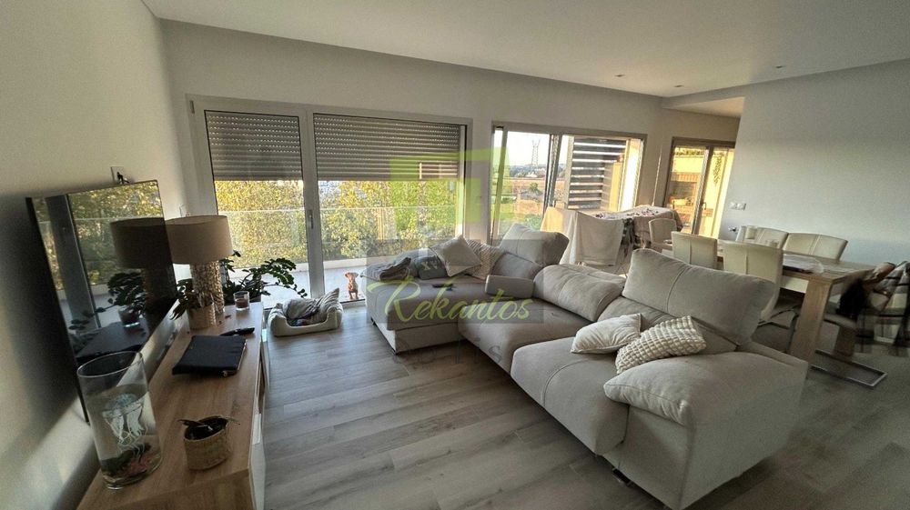 Apartamento T2 na Sismaria – Leiria, Último Andar, Vista Panorâmica