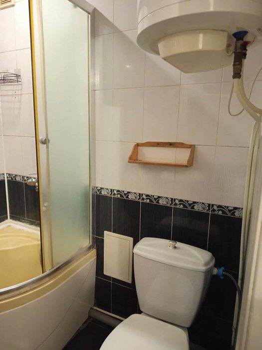 Продається простора 2-кімнатна квартира у цегляному будинку, готова до