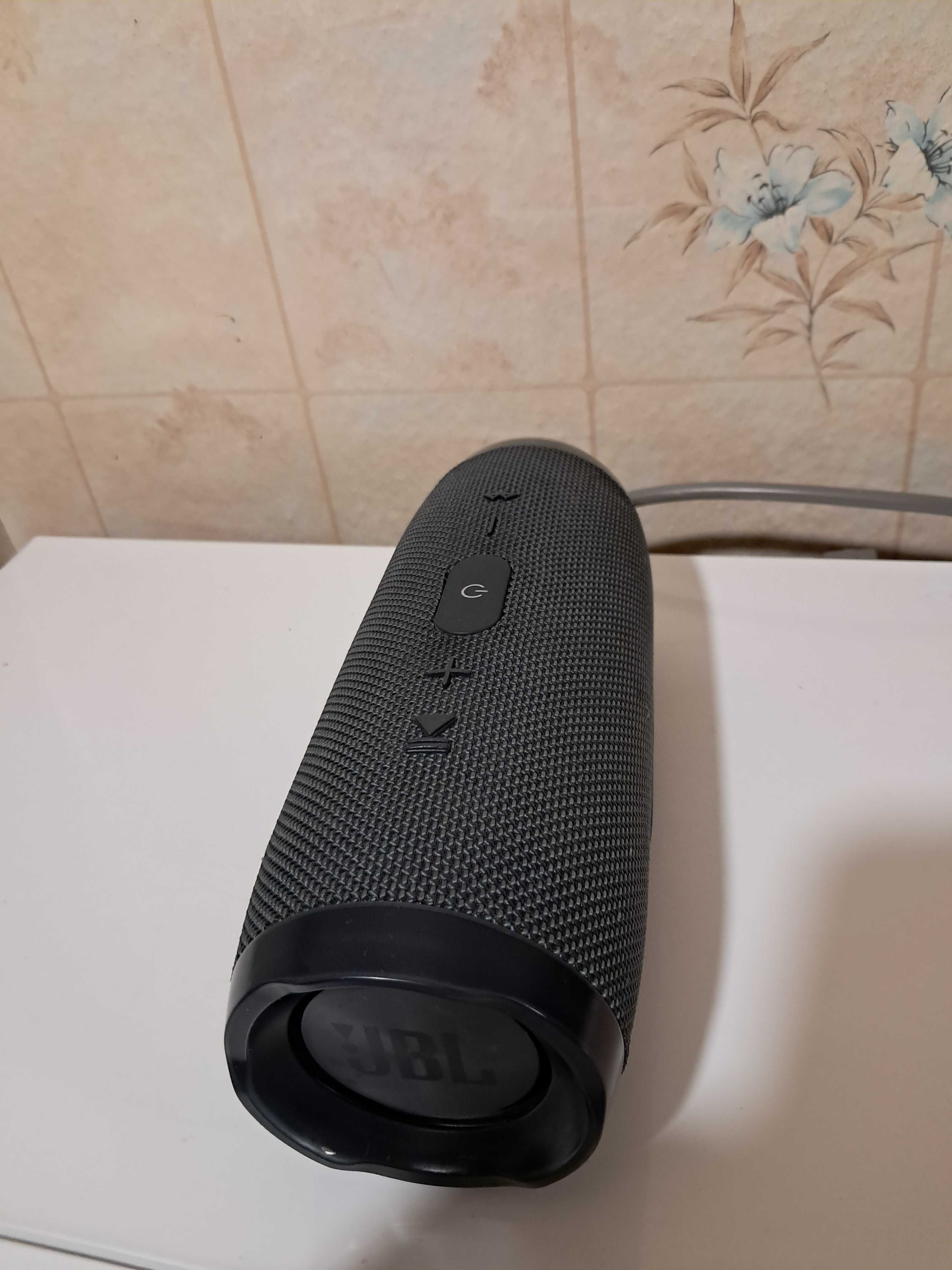 колонка блютузная JBL