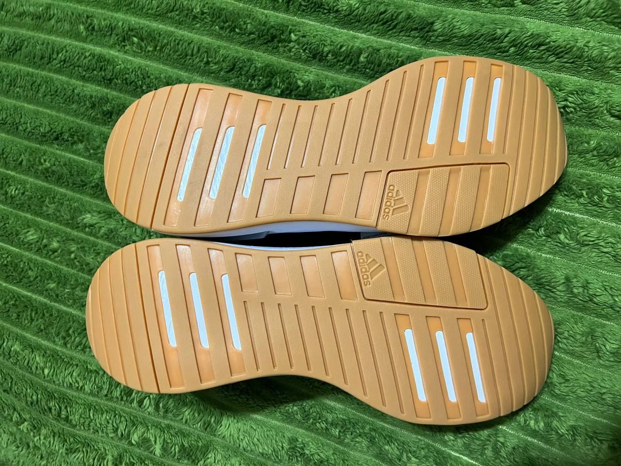 Продам нові кросівки Adidas