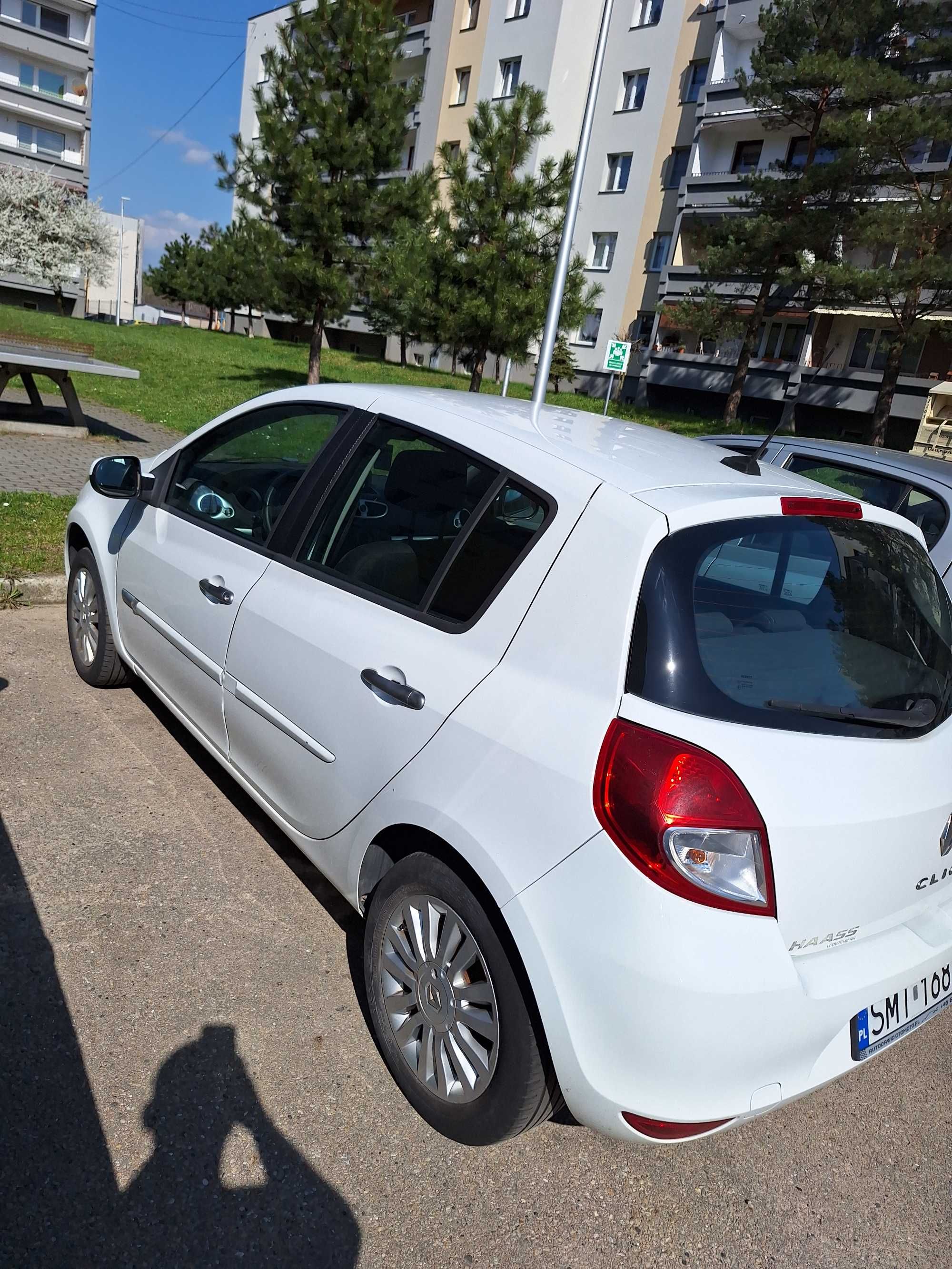 Sprzedam renault clio 1.2 benzyna